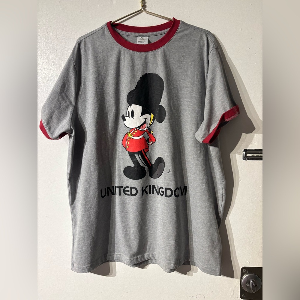 Disney Mickey Mouse United Kingdom Graphic Tee Gray Red Trim XL
(412)
